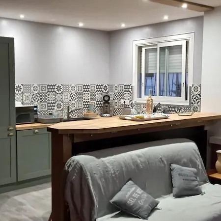 Appartement Royan Apartment *